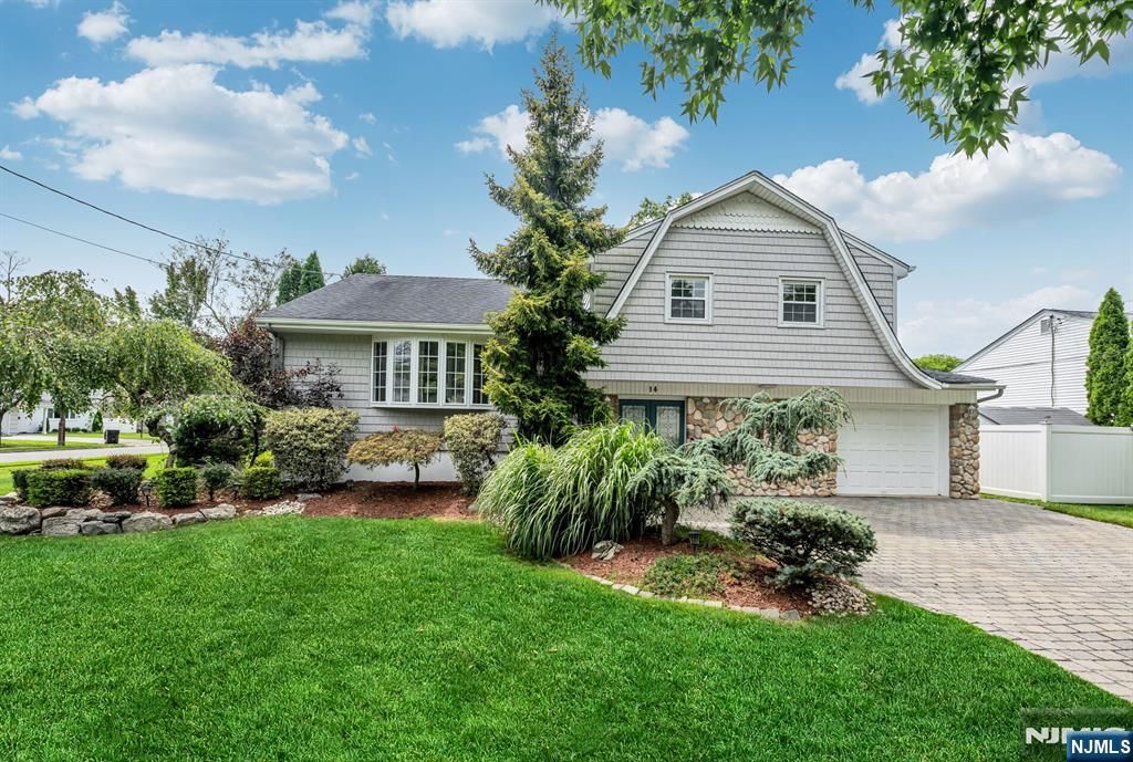 14 Aspen Court, Paramus, NJ 07652