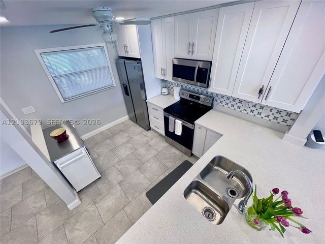 7502 NW 86th Ter 202, Tamarac, FL 33321
