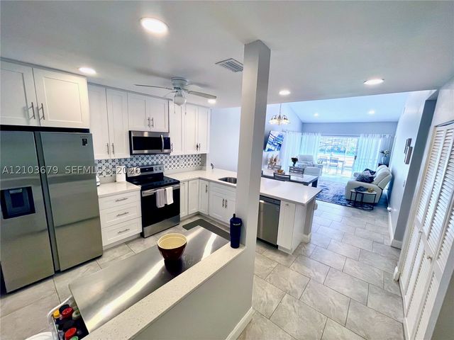 7502 NW 86th Ter 202, Tamarac, FL 33321