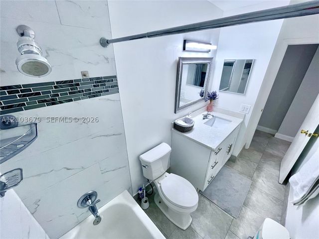 7502 NW 86th Ter 202, Tamarac, FL 33321