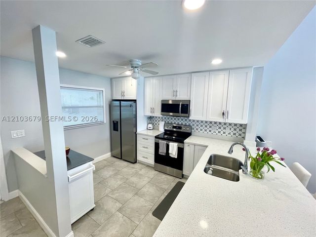 7502 NW 86th Ter 202, Tamarac, FL 33321