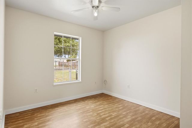 240 Park Meadow DR, Jarrell, TX 76537