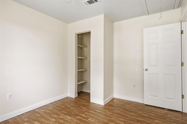 240 Park Meadow DR, Jarrell, TX 76537