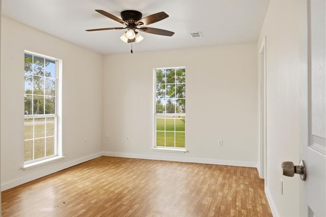 240 Park Meadow DR, Jarrell, TX 76537