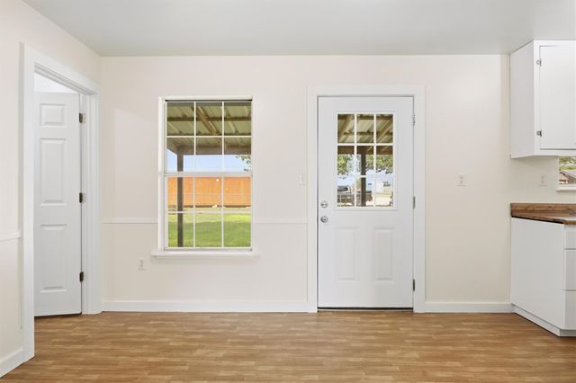 240 Park Meadow DR, Jarrell, TX 76537
