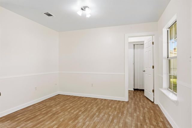 240 Park Meadow DR, Jarrell, TX 76537
