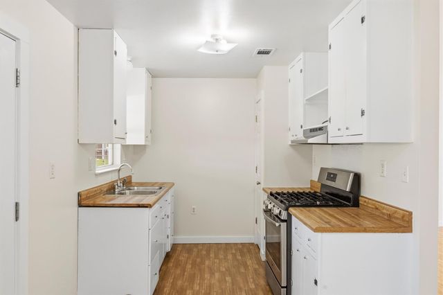 240 Park Meadow DR, Jarrell, TX 76537