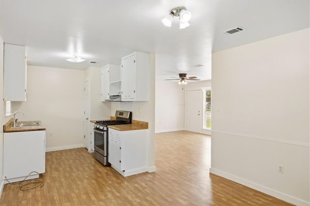 240 Park Meadow DR, Jarrell, TX 76537