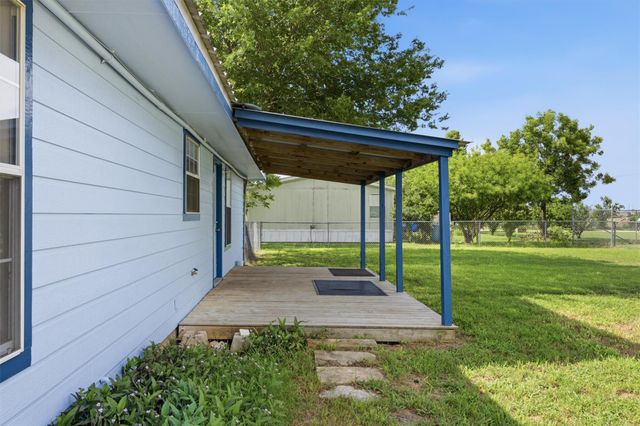240 Park Meadow DR, Jarrell, TX 76537