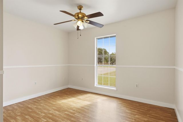 240 Park Meadow DR, Jarrell, TX 76537