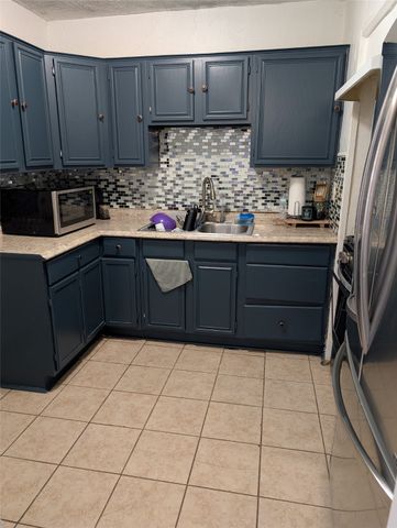 2748 S Llewellyn Avenue, Dallas, TX 75224