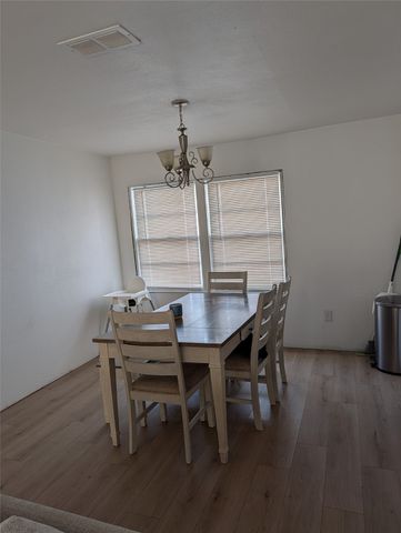 2748 S Llewellyn Avenue, Dallas, TX 75224