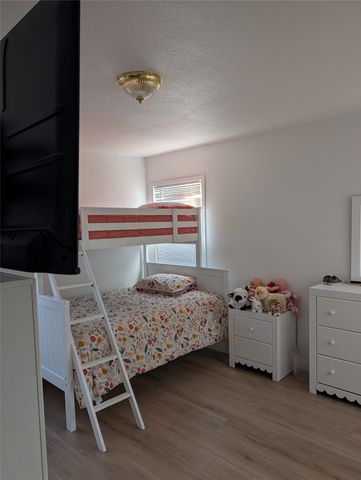 2748 S Llewellyn Avenue, Dallas, TX 75224