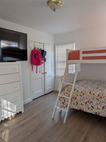 2748 S Llewellyn Avenue, Dallas, TX 75224