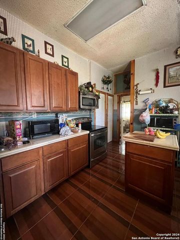 3511 HIGHWAY 85, Carrizo Springs, TX 78834