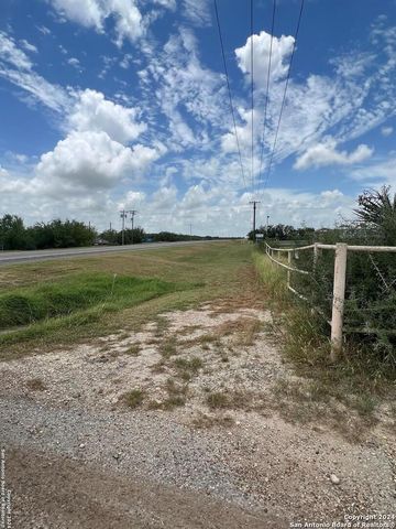 3511 HIGHWAY 85, Carrizo Springs, TX 78834