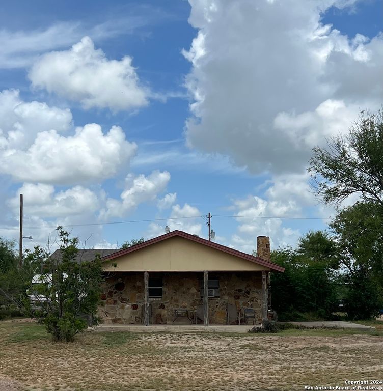 3511 HIGHWAY 85, Carrizo Springs, TX 78834