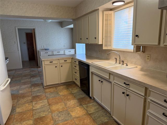 1531 17th Avenue N, Texas City, TX 77590