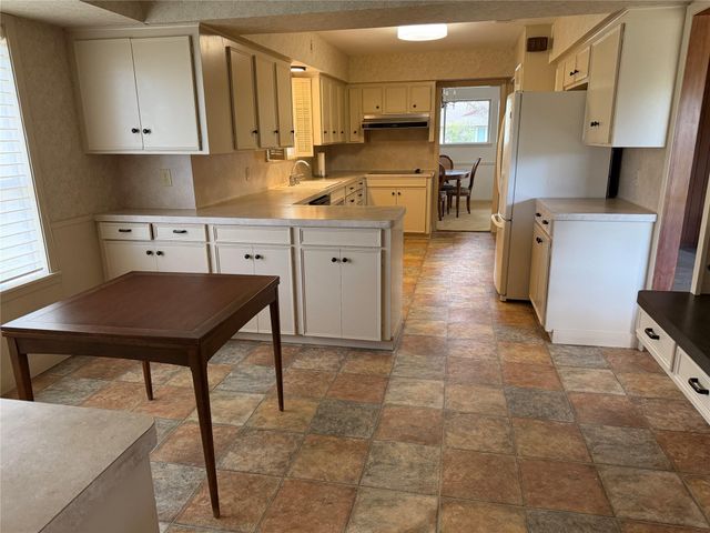 1531 17th Avenue N, Texas City, TX 77590