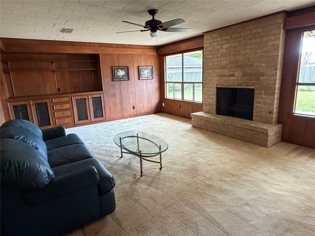 1531 17th Avenue N, Texas City, TX 77590