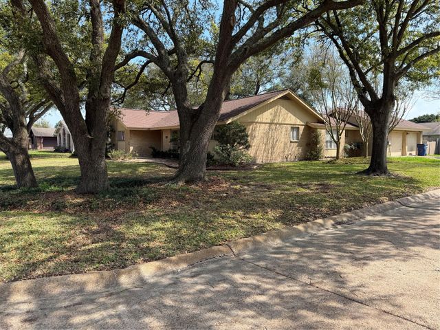 1531 17th Avenue N, Texas City, TX 77590