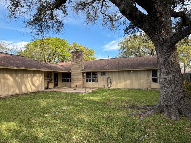 1531 17th Avenue N, Texas City, TX 77590