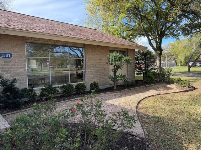 1531 17th Avenue N, Texas City, TX 77590