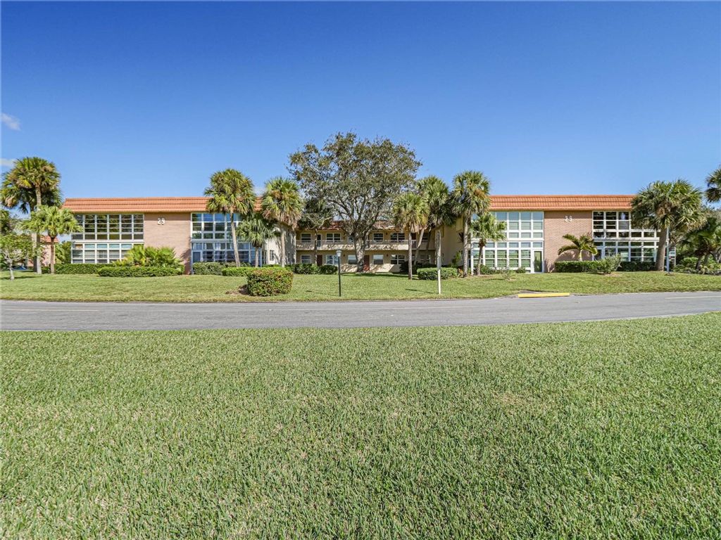 29 Vista Gardens Trail 203, Vero Beach, FL 32962