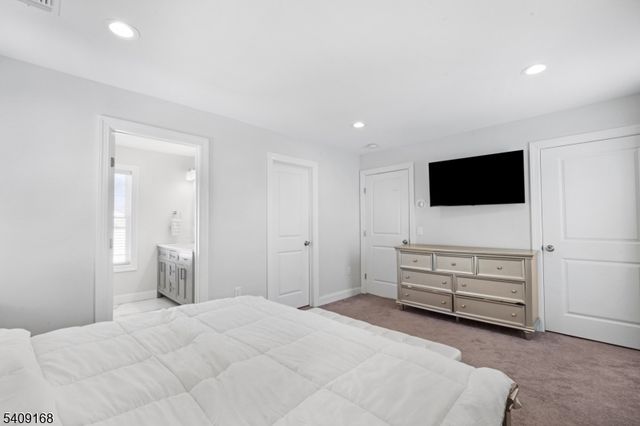 506 Brooklyn Mountain Rd, Hopatcong Boro, NJ 07843