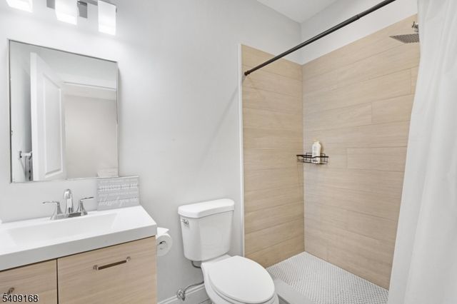 506 Brooklyn Mountain Rd, Hopatcong Boro, NJ 07843