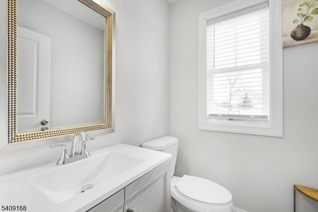 506 Brooklyn Mountain Rd, Hopatcong Boro, NJ 07843