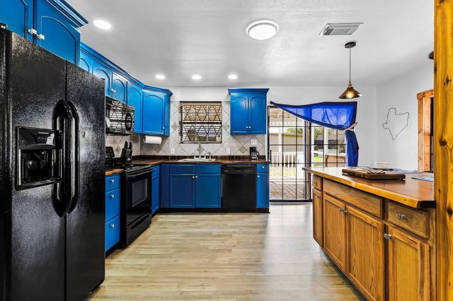 304 Sunrise Drive, Livingston, TX 77351