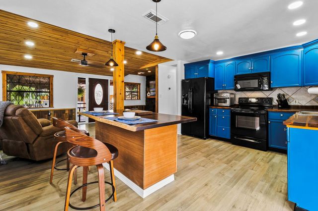 304 Sunrise Drive, Livingston, TX 77351