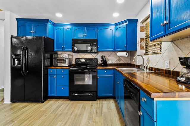 304 Sunrise Drive, Livingston, TX 77351