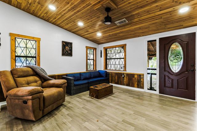 304 Sunrise Drive, Livingston, TX 77351