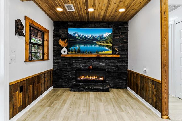 304 Sunrise Drive, Livingston, TX 77351