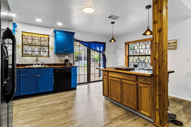 304 Sunrise Drive, Livingston, TX 77351