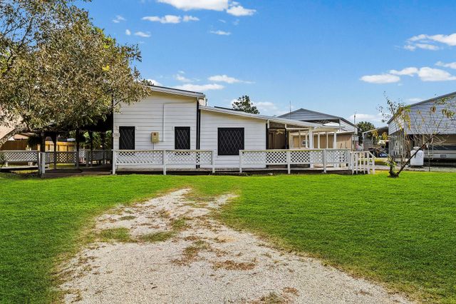 304 Sunrise Drive, Livingston, TX 77351