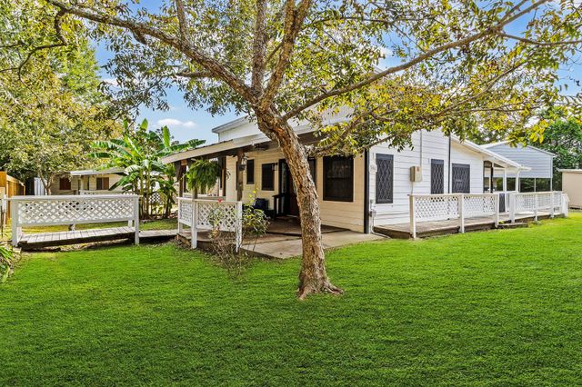 304 Sunrise Drive, Livingston, TX 77351