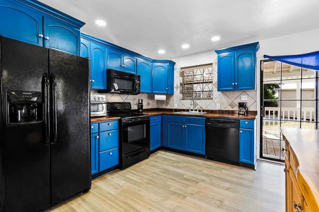 304 Sunrise Drive, Livingston, TX 77351