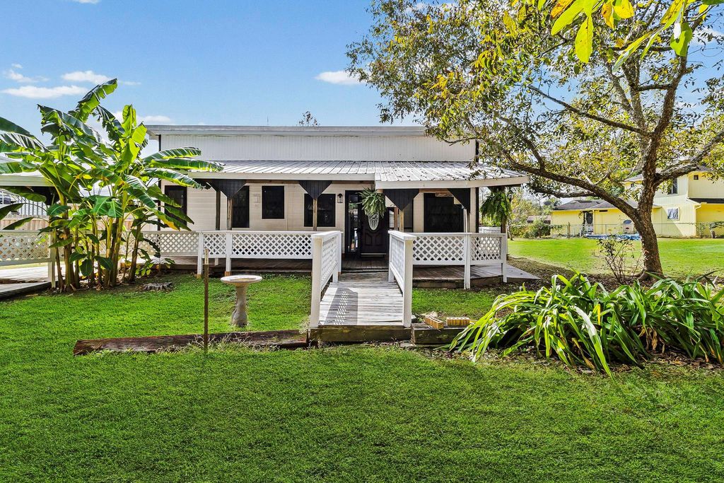 304 Sunrise Drive, Livingston, TX 77351