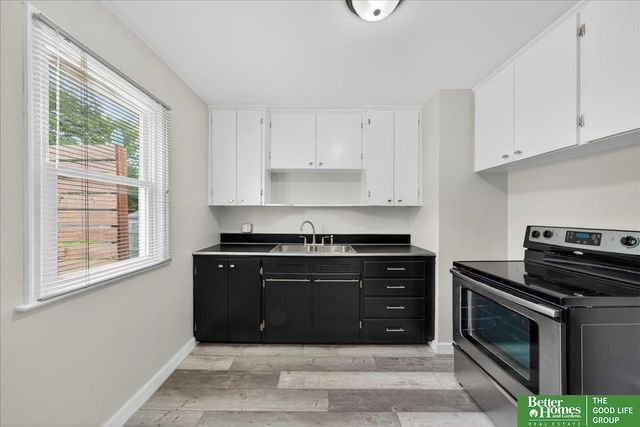 2725 S 42 Street, Omaha, NE 68105