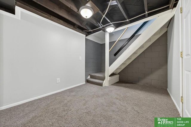 2725 S 42 Street, Omaha, NE 68105