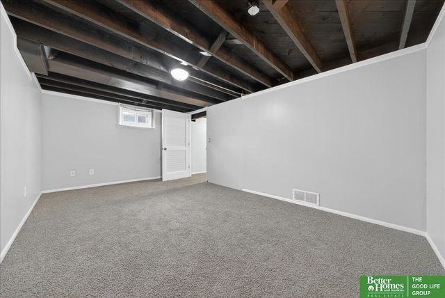 2725 S 42 Street, Omaha, NE 68105