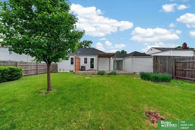 2725 S 42 Street, Omaha, NE 68105
