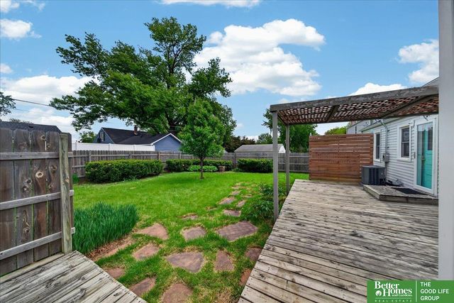 2725 S 42 Street, Omaha, NE 68105