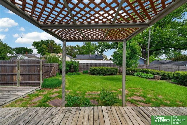 2725 S 42 Street, Omaha, NE 68105