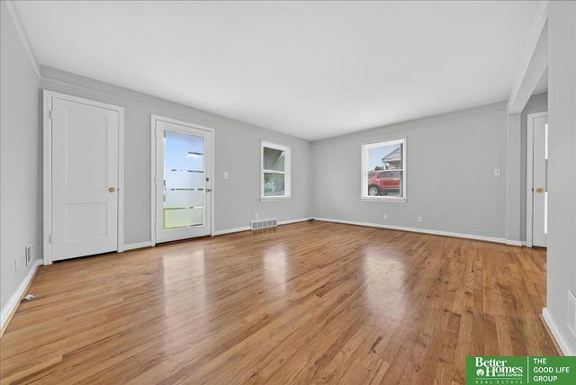 2725 S 42 Street, Omaha, NE 68105