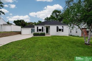 2725 S 42 Street, Omaha, NE 68105