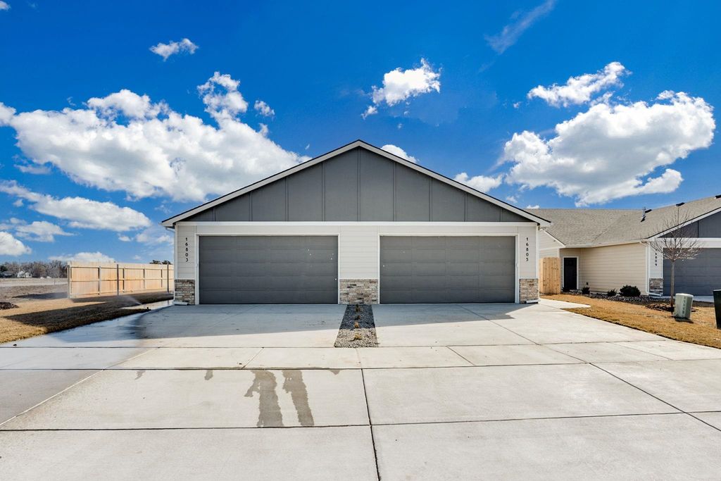 16805 W Kashmir St, Goddard, KS 67052